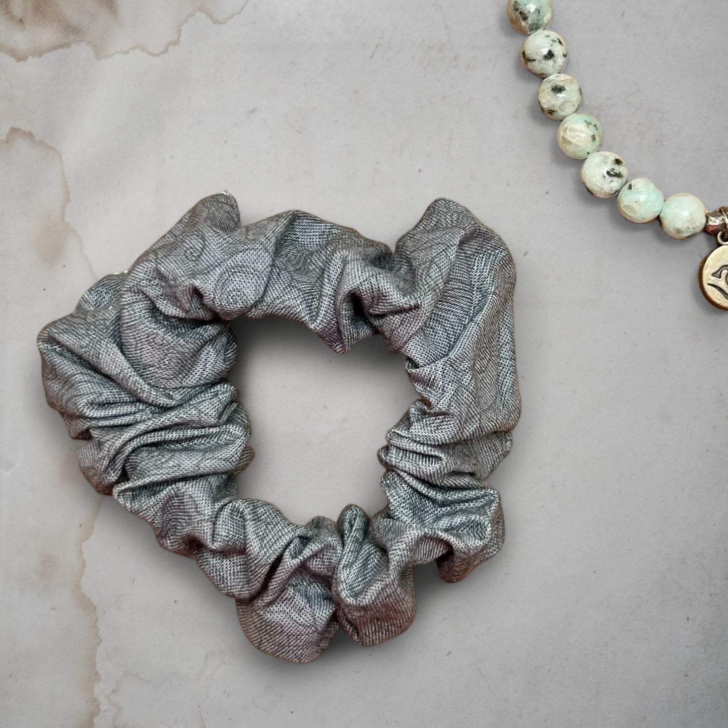 Scrunchie surprise upcyclé