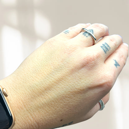 Bague carrée minimaliste en argent