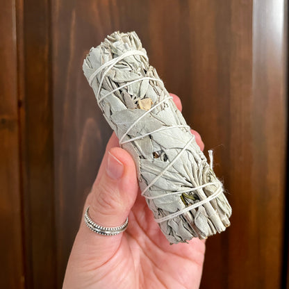 Bâton de sauge blanche et de pin