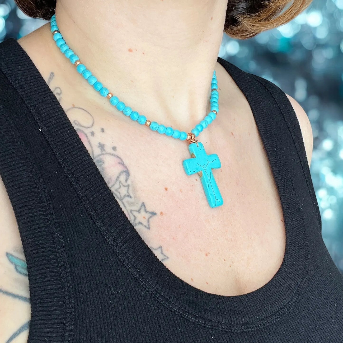Pendentif croix et collier en turquoise