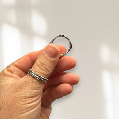 Bague carrée minimaliste en argent