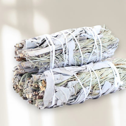 Bâton de sauge blanche et de pin